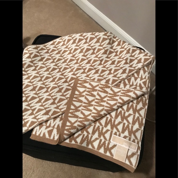 Michael Kors Accessories - MICHAEL KORS SCARF